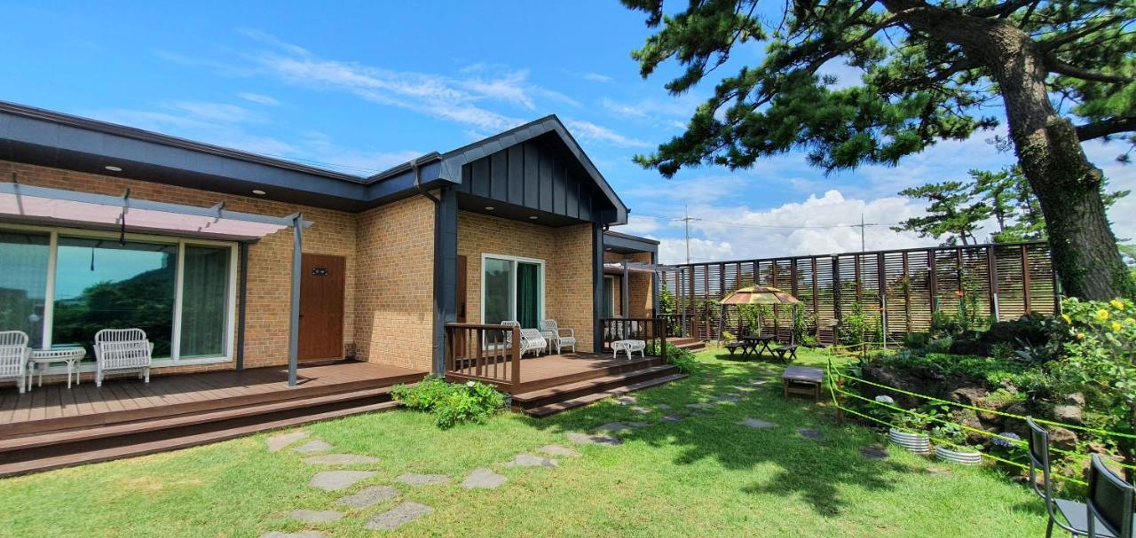 Wind Jeju Cafe & Pension Seogwipo Luaran gambar