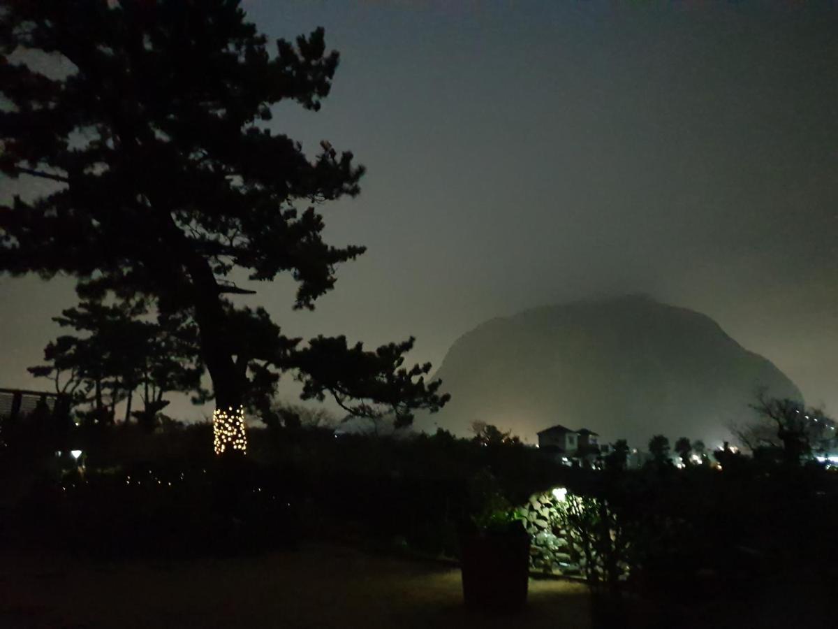 Wind Jeju Cafe & Pension Seogwipo Luaran gambar