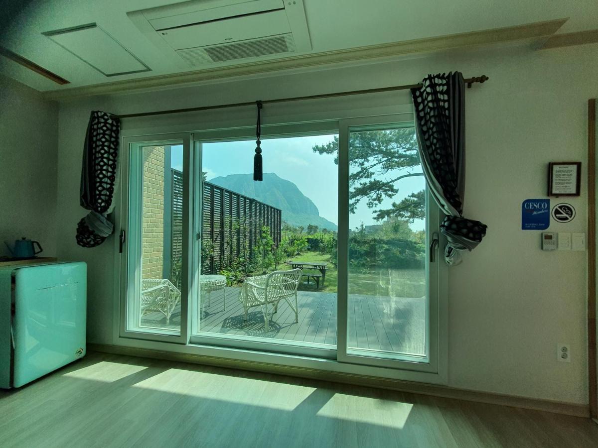 Wind Jeju Cafe & Pension Seogwipo Luaran gambar